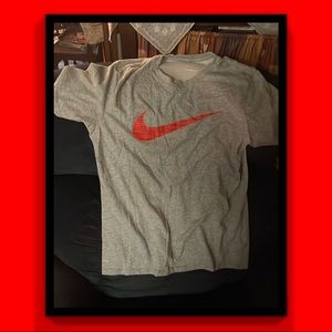 Nike T shirt Mens sz L